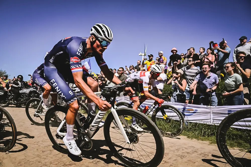 Paris Roubaix 2022 Teams and Bikes DMCX